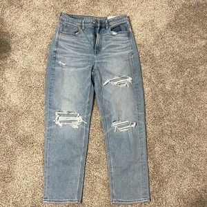 NWT AE Mom straight jeans- 8 short